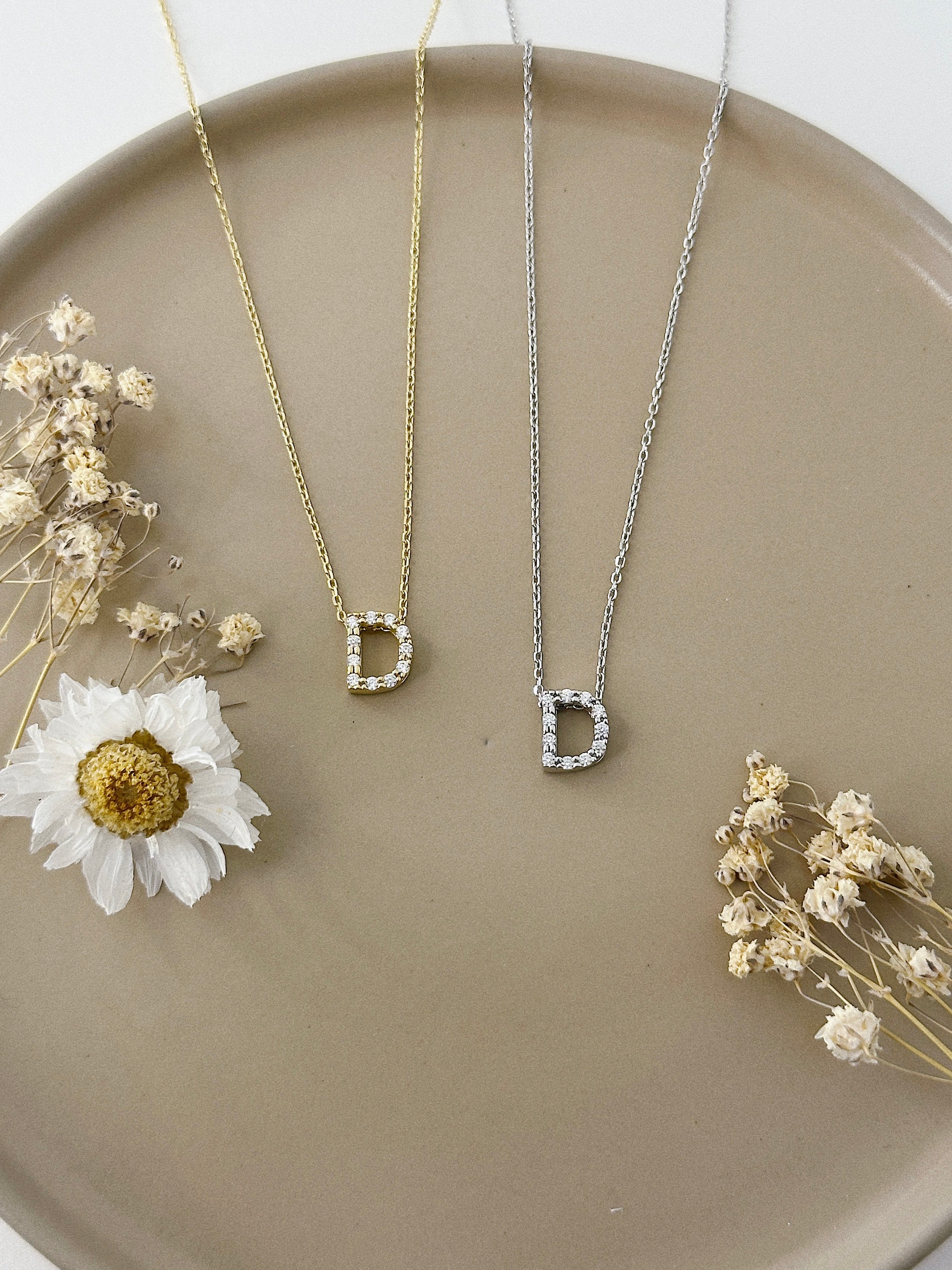 Collana "D" con zirconi